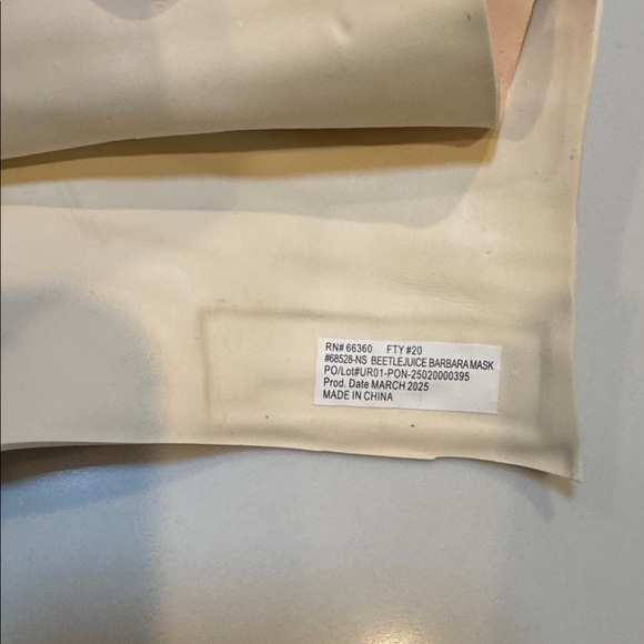 NWT Beetlejuice Barbara Mask Costume Halloween 👻 - Picture 7 of 7